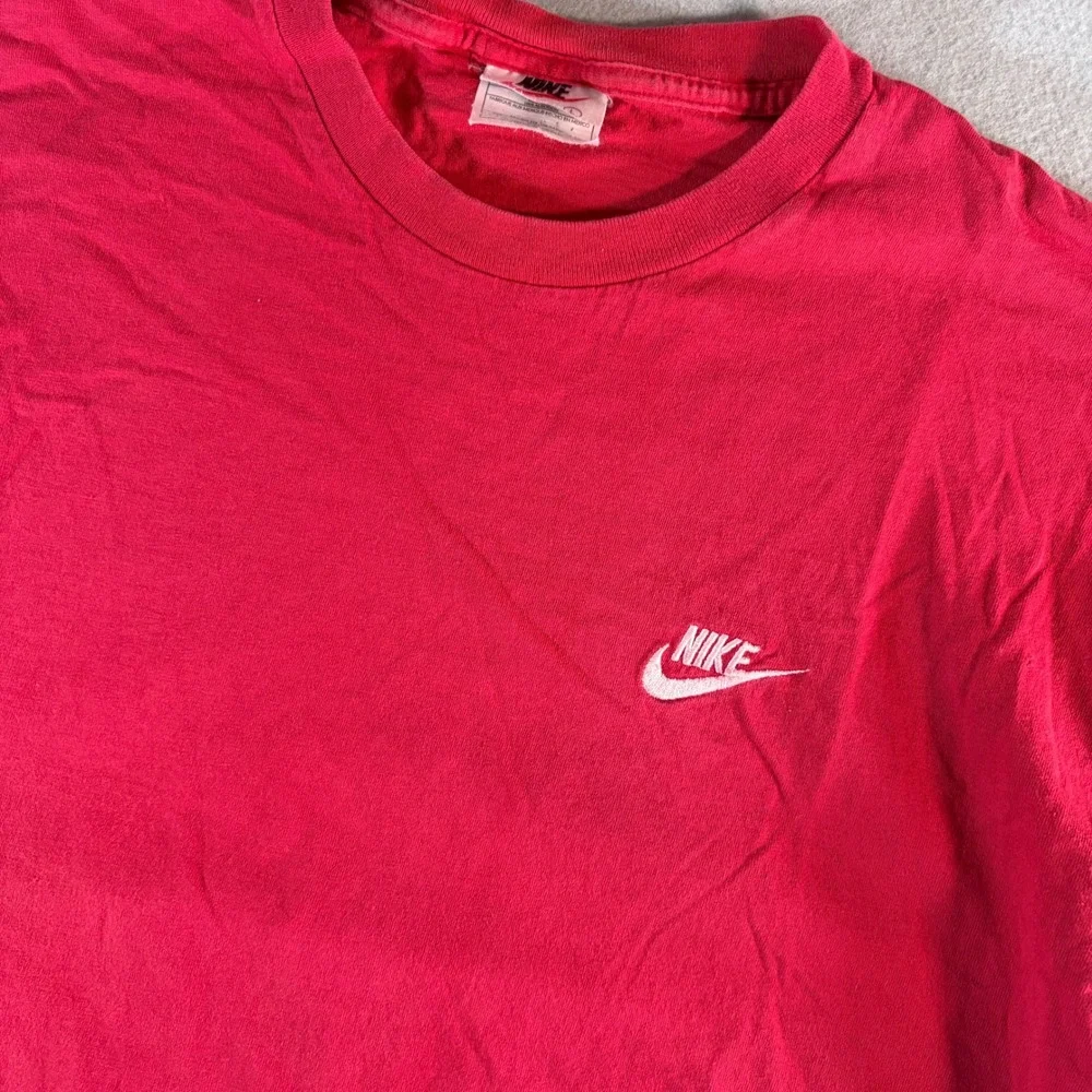 90's Nike Mens Large Red Short Sleeve Embroidered Swoosh T-Shirt Vintage Style L